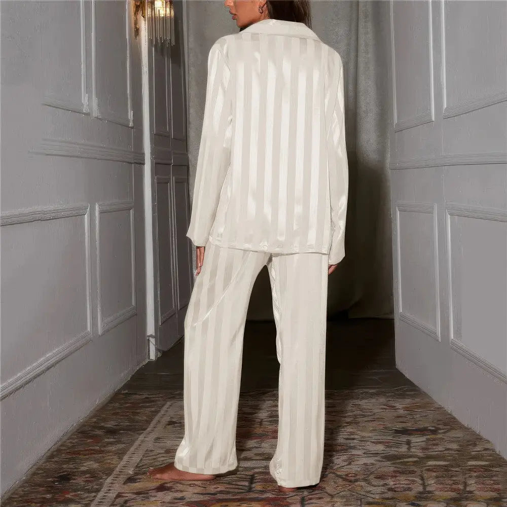 Zijdezachte pyjama set met kant en satijnen details – Dames