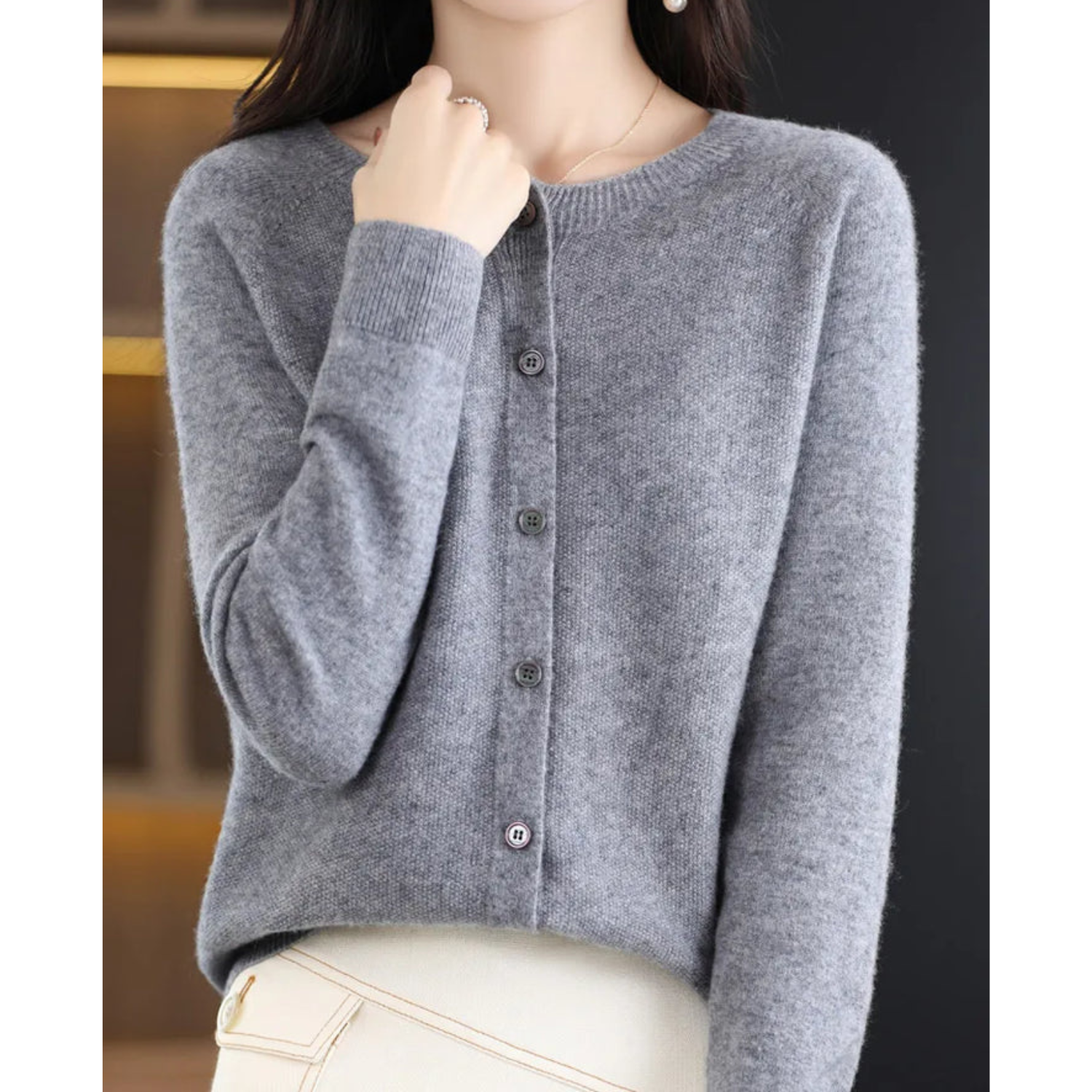 Elegante trui met V-hals en knoopdetails – Dames