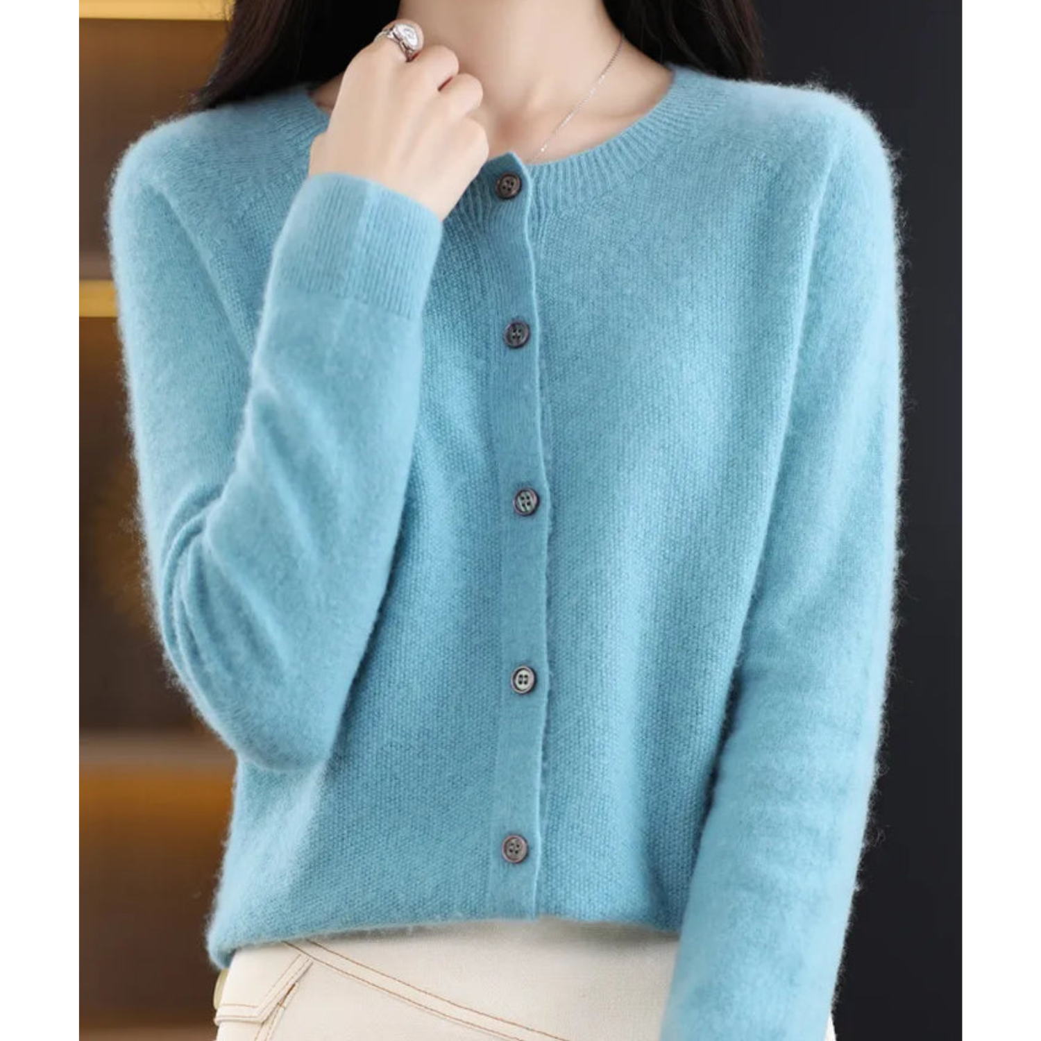 Elegante trui met V-hals en knoopdetails – Dames