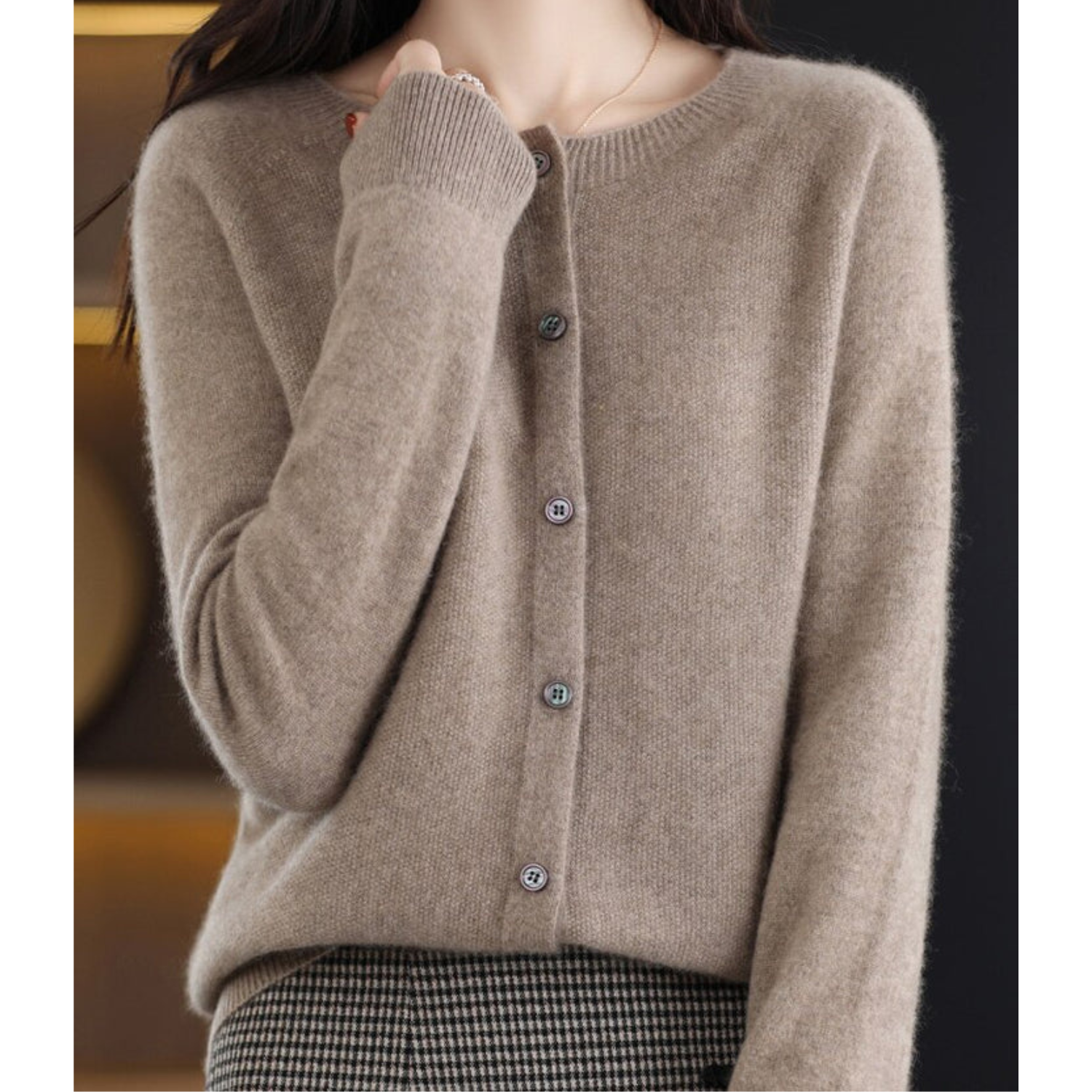 Elegante trui met V-hals en knoopdetails – Dames