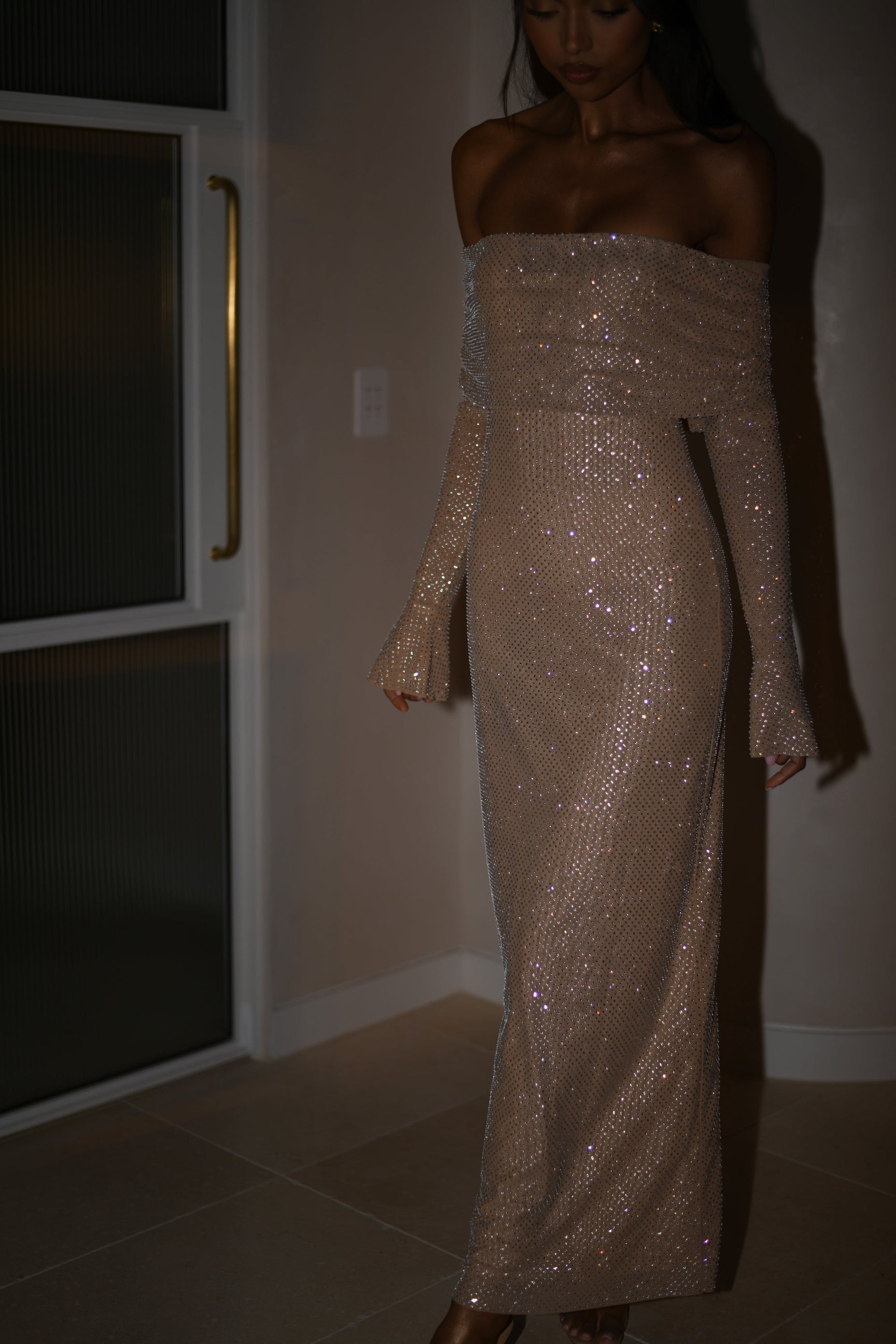 Glamoureuze schouderloze avondjurk met glitterdetails – Dames