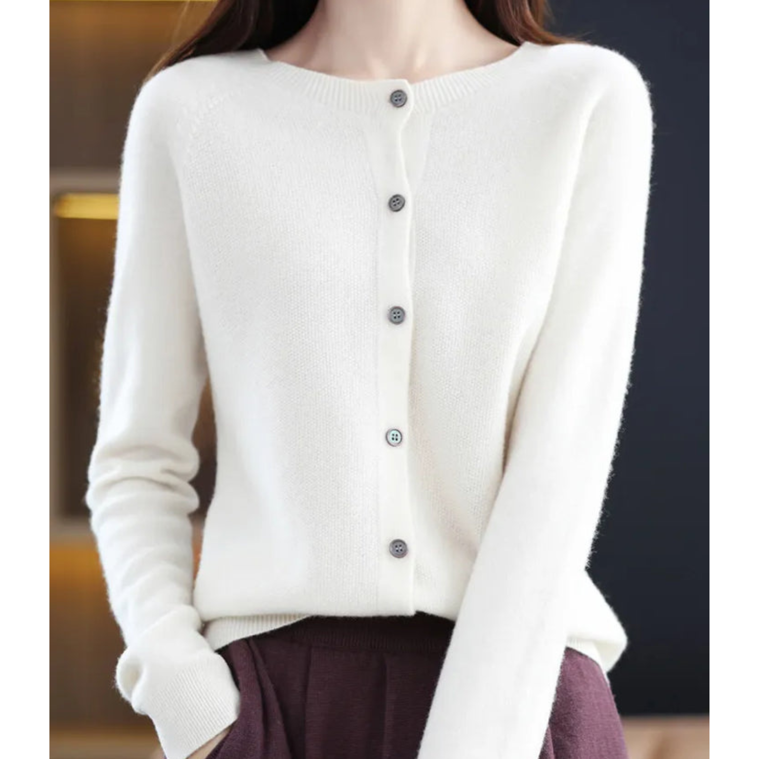 Elegante trui met V-hals en knoopdetails – Dames