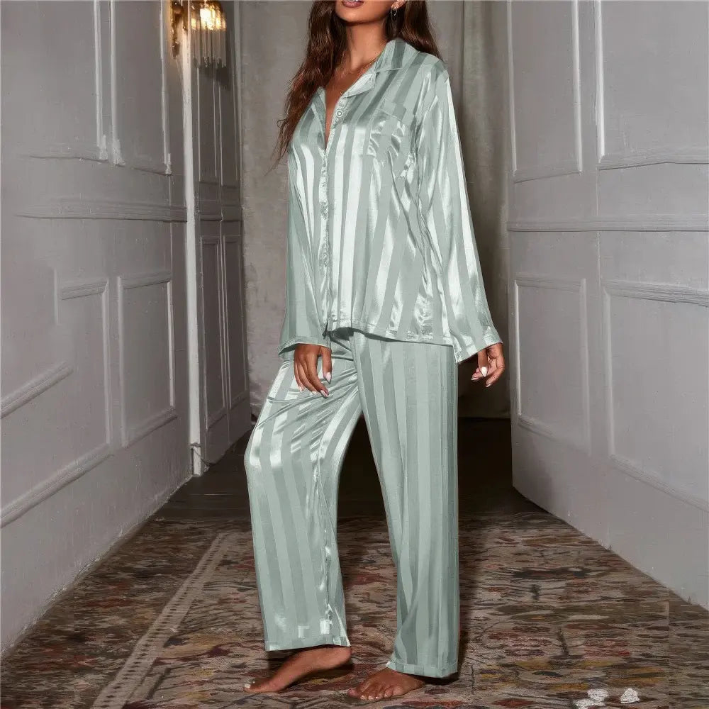 Zijdezachte pyjama set met kant en satijnen details – Dames