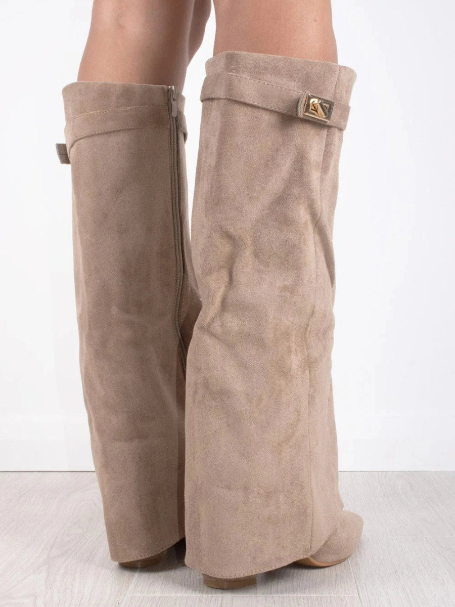 Elegante suède laarzen met hoge schacht en gouden detail – Dames