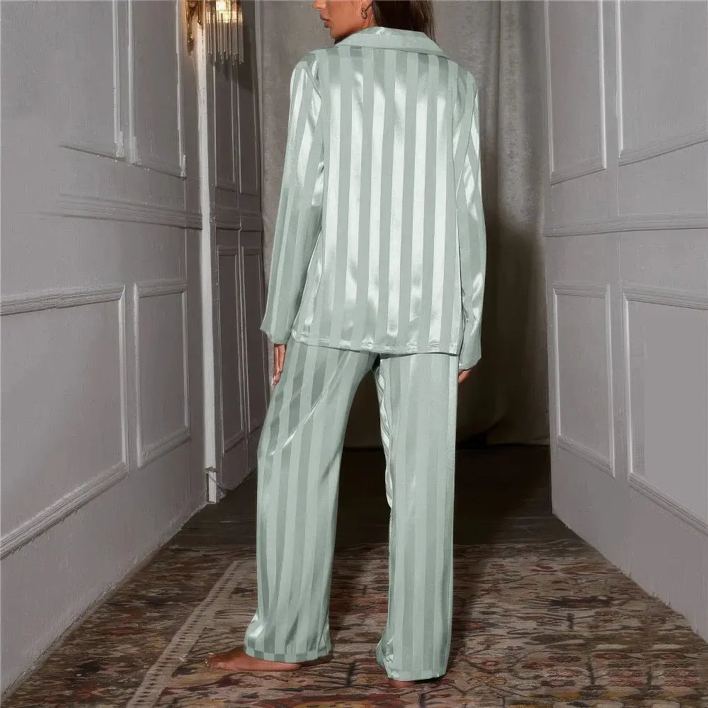Zijdezachte pyjama set met kant en satijnen details – Dames