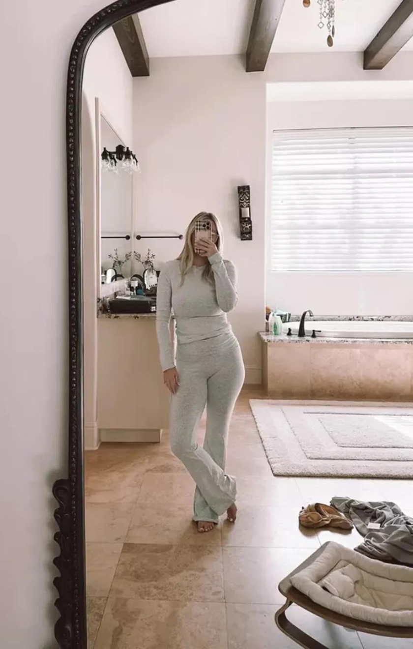 Comfortabele lounge set van zachte stof met moderne pasvorm – Dames