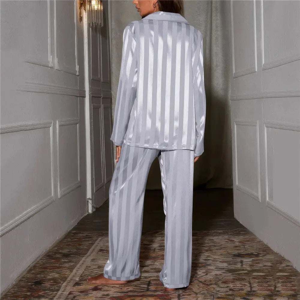 Zijdezachte pyjama set met kant en satijnen details – Dames