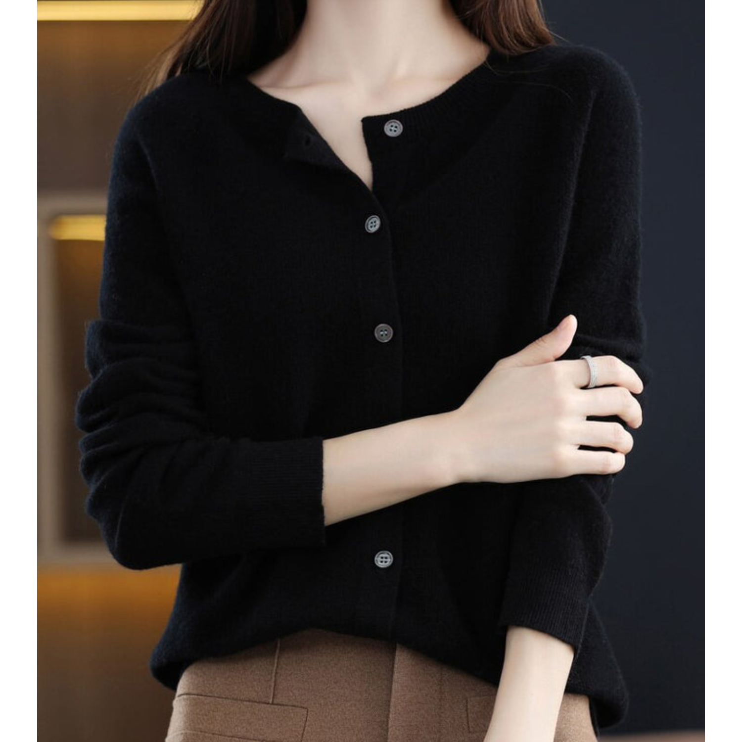 Elegante trui met V-hals en knoopdetails – Dames