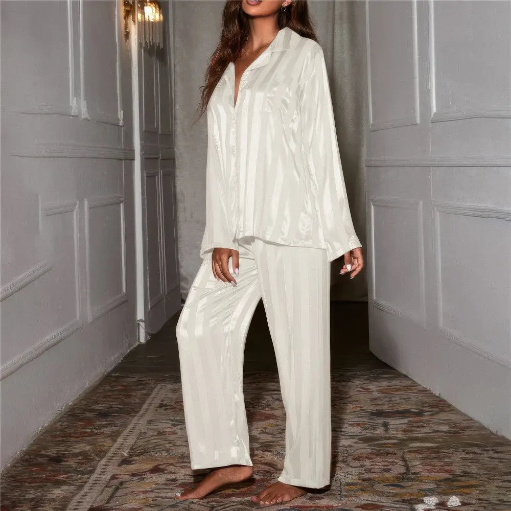 Zijdezachte pyjama set met kant en satijnen details – Dames