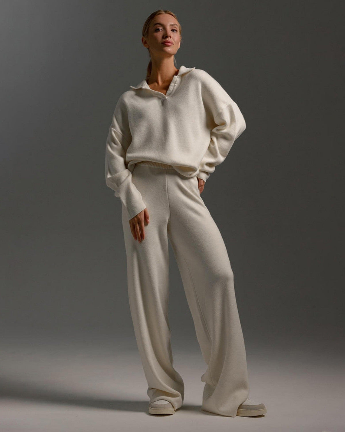 Comfortabele loungewear herfst set gebreid met oversized trui en wijde broek – Dames