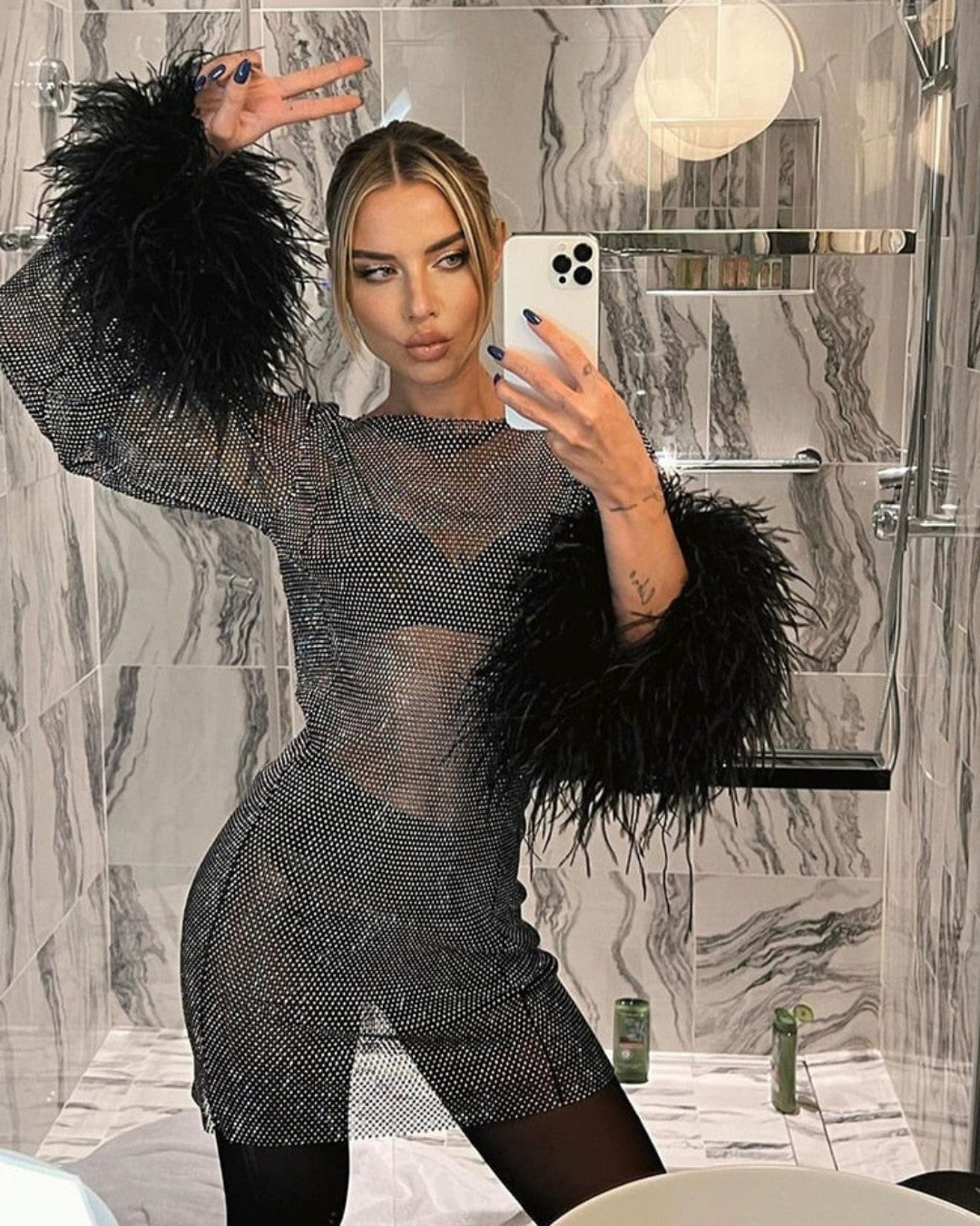 Elegante transparante feestjurk met veren en getailleerde pasvorm – Dames