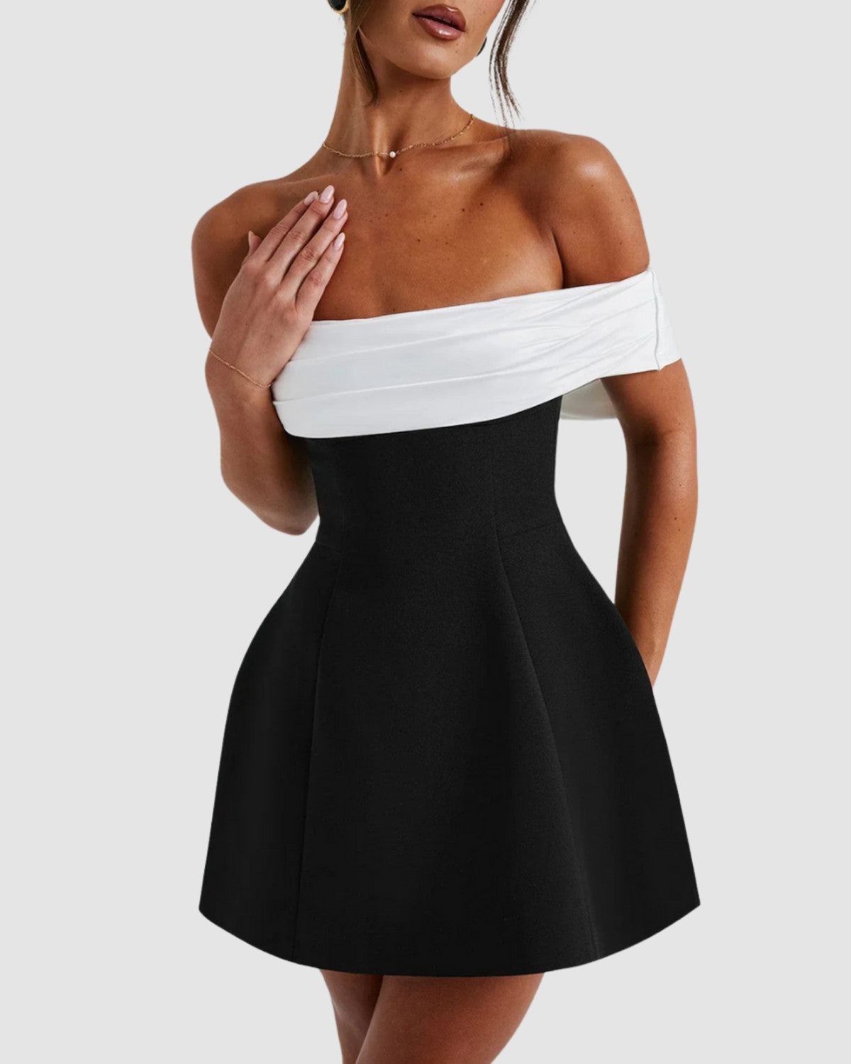 Elegante zwart-witte mini strik jurk - Dames
