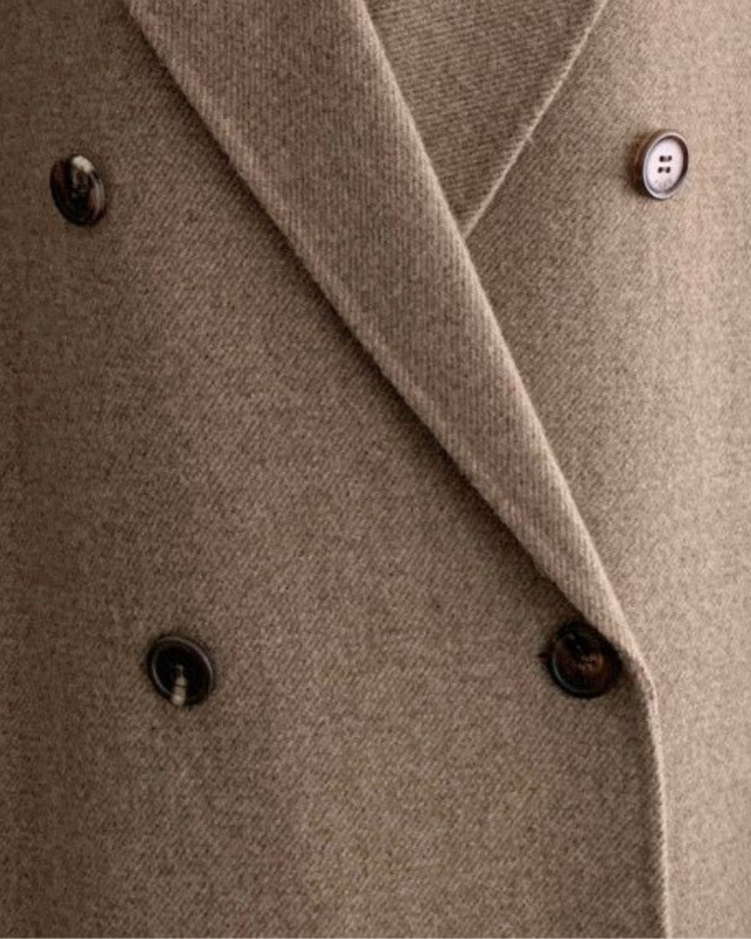 Lange winterjas met dubbele knopen en tijdloze elegantie – Dames