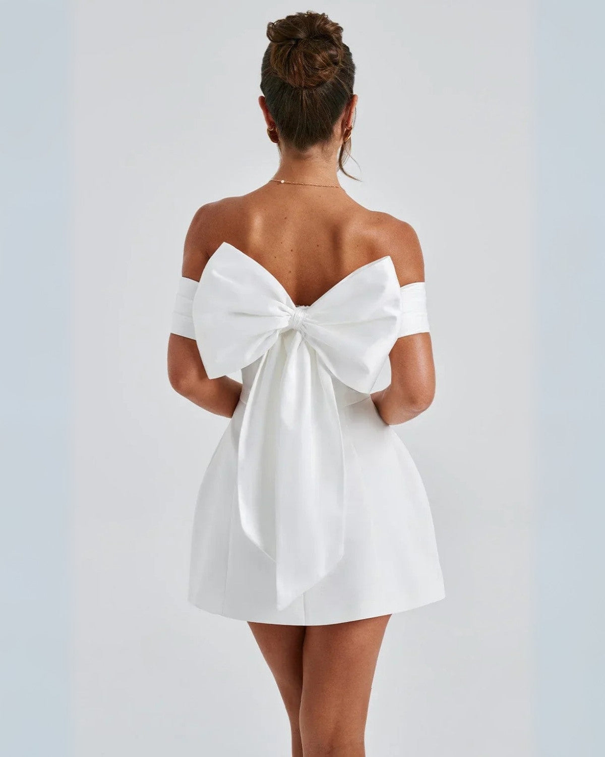 Mini jurk met bardot halslijn en bubbelrok met strikdetail – Dames