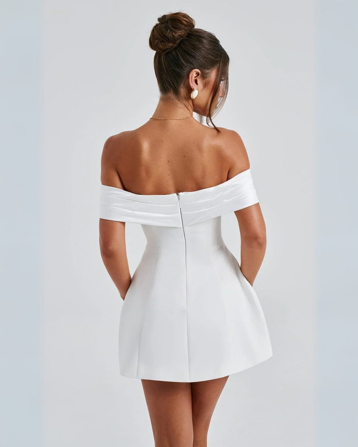 Mini jurk met bardot halslijn en bubbelrok met strikdetail – Dames