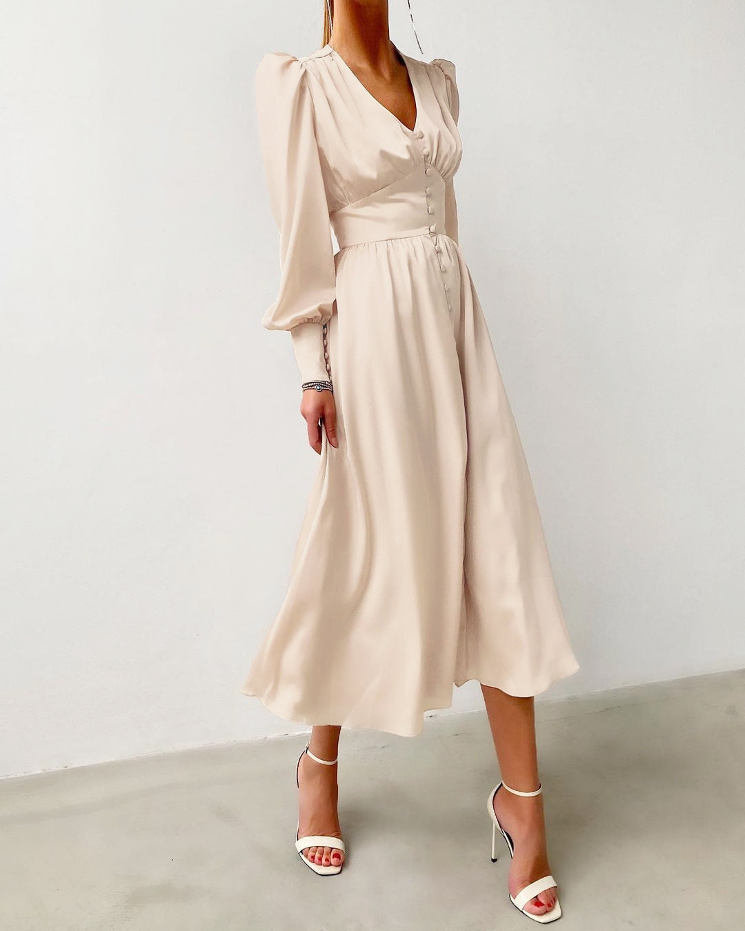 Elegante satijnen maxi jurk met wijde mouwen - Dames