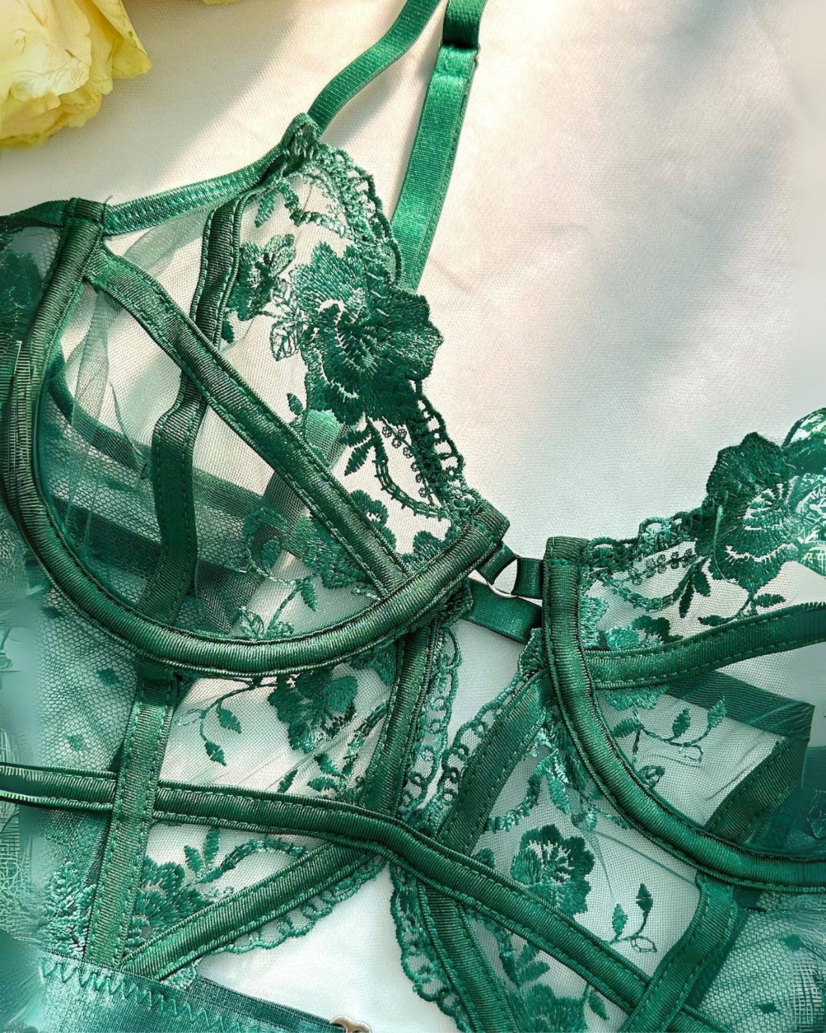 Verleidelijke groene bodysuit lingerie van kant met beugel – Dames