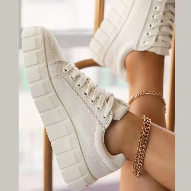 Stijlvolle lage sneakers met stevige zool en gewatteerde enkelkraag – Dames