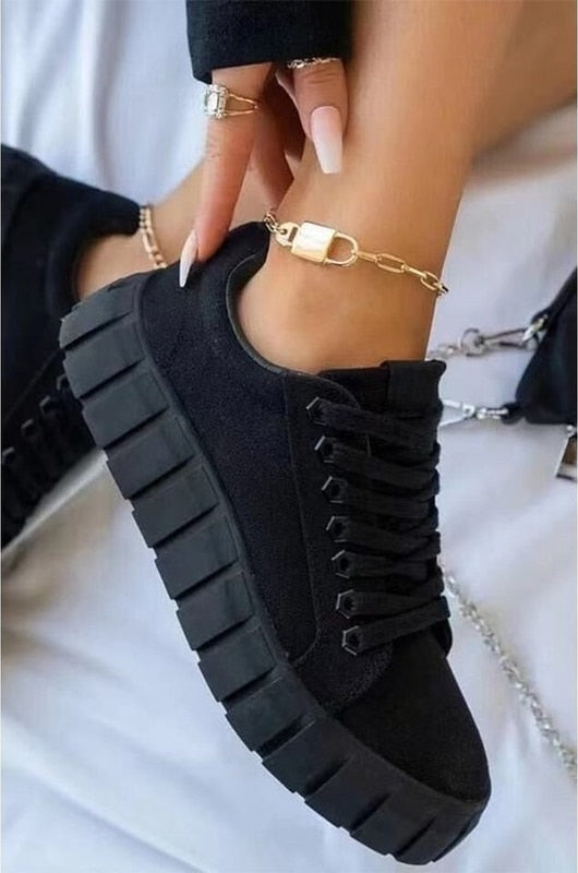 Stijlvolle lage sneakers met stevige zool en gewatteerde enkelkraag – Dames