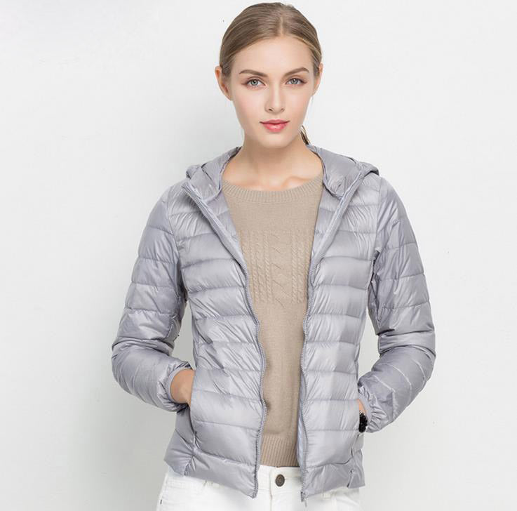 Lichte tussenjas met capuchon en donsvoering – Dames