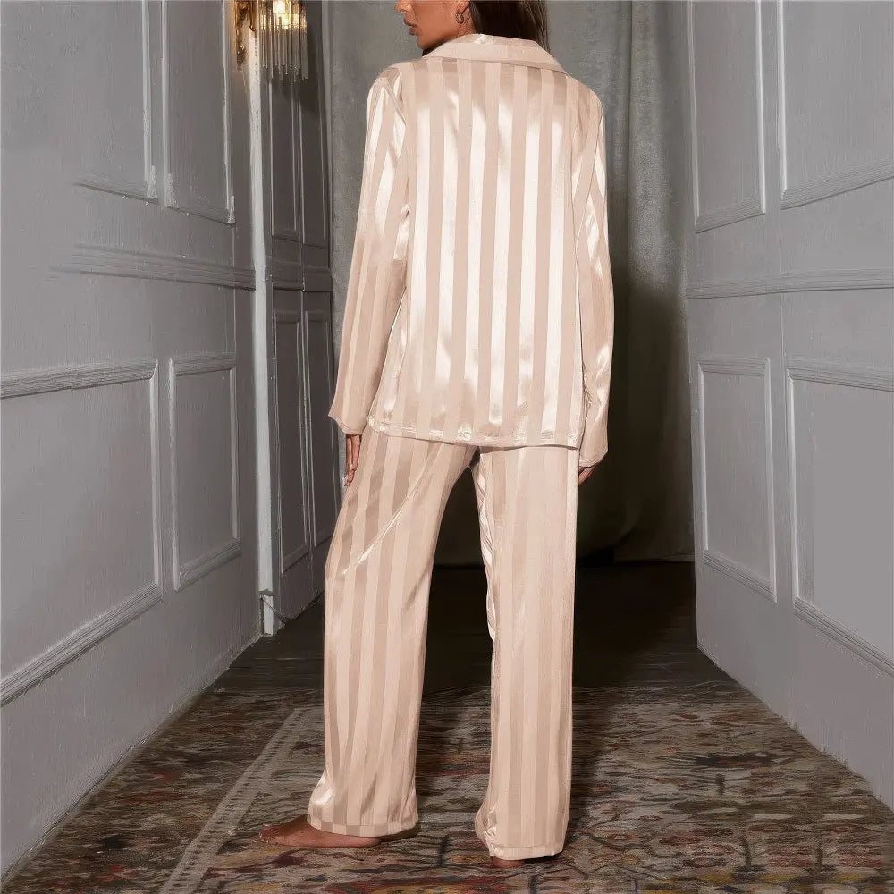 Zijdezachte pyjama set met kant en satijnen details – Dames