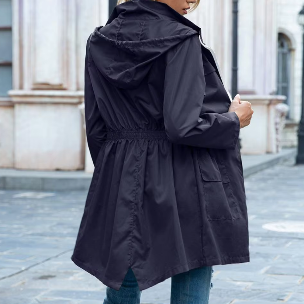 Stijlvolle waterafstotende trenchcoat met getailleerde pasvorm – Dames