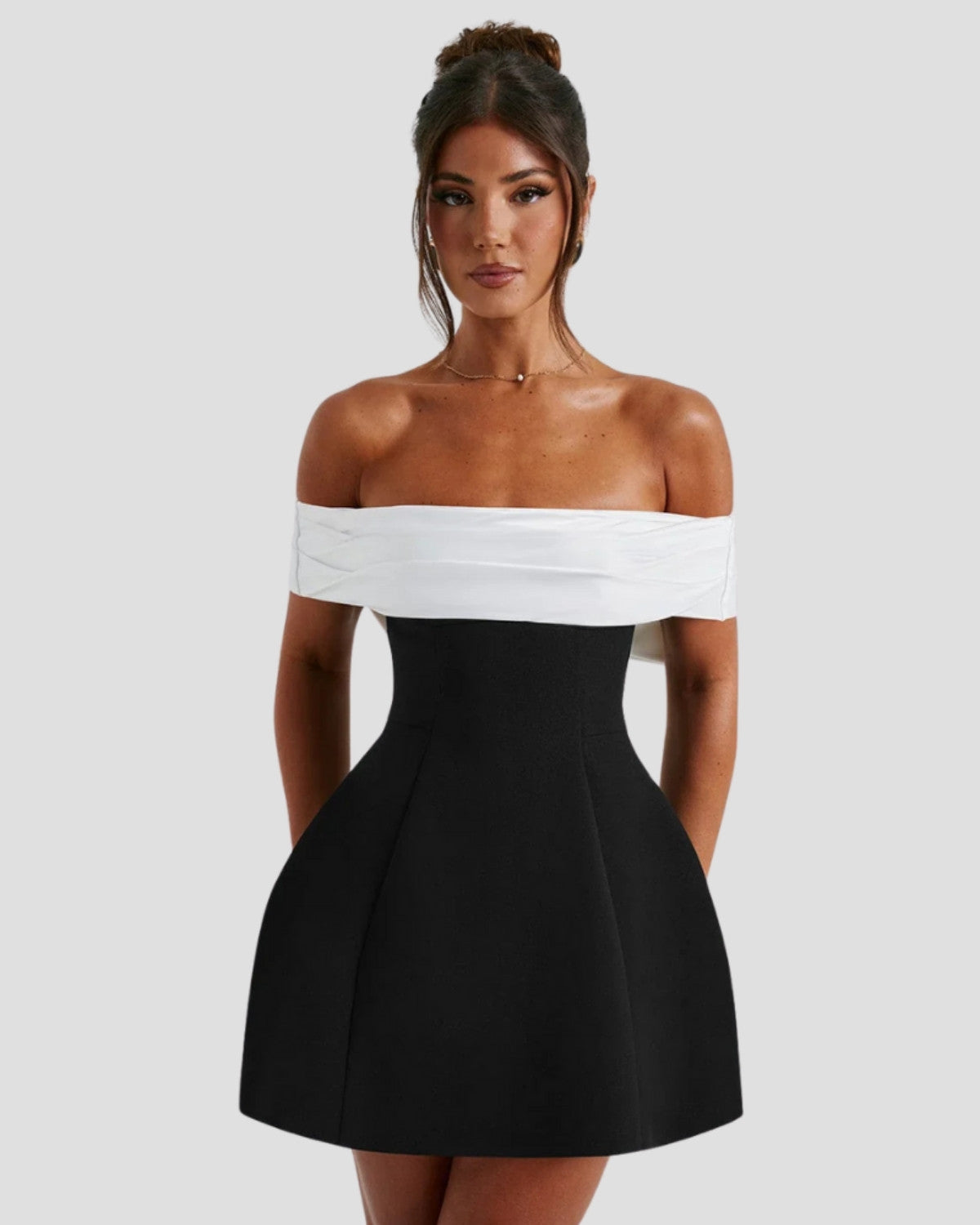 Elegante zwart-witte mini strik jurk - Dames