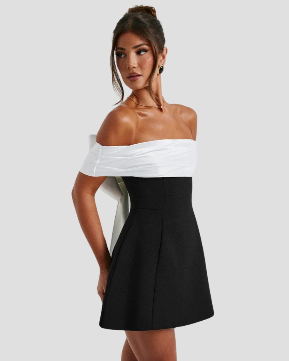 Elegante zwart-witte mini strik jurk - Dames