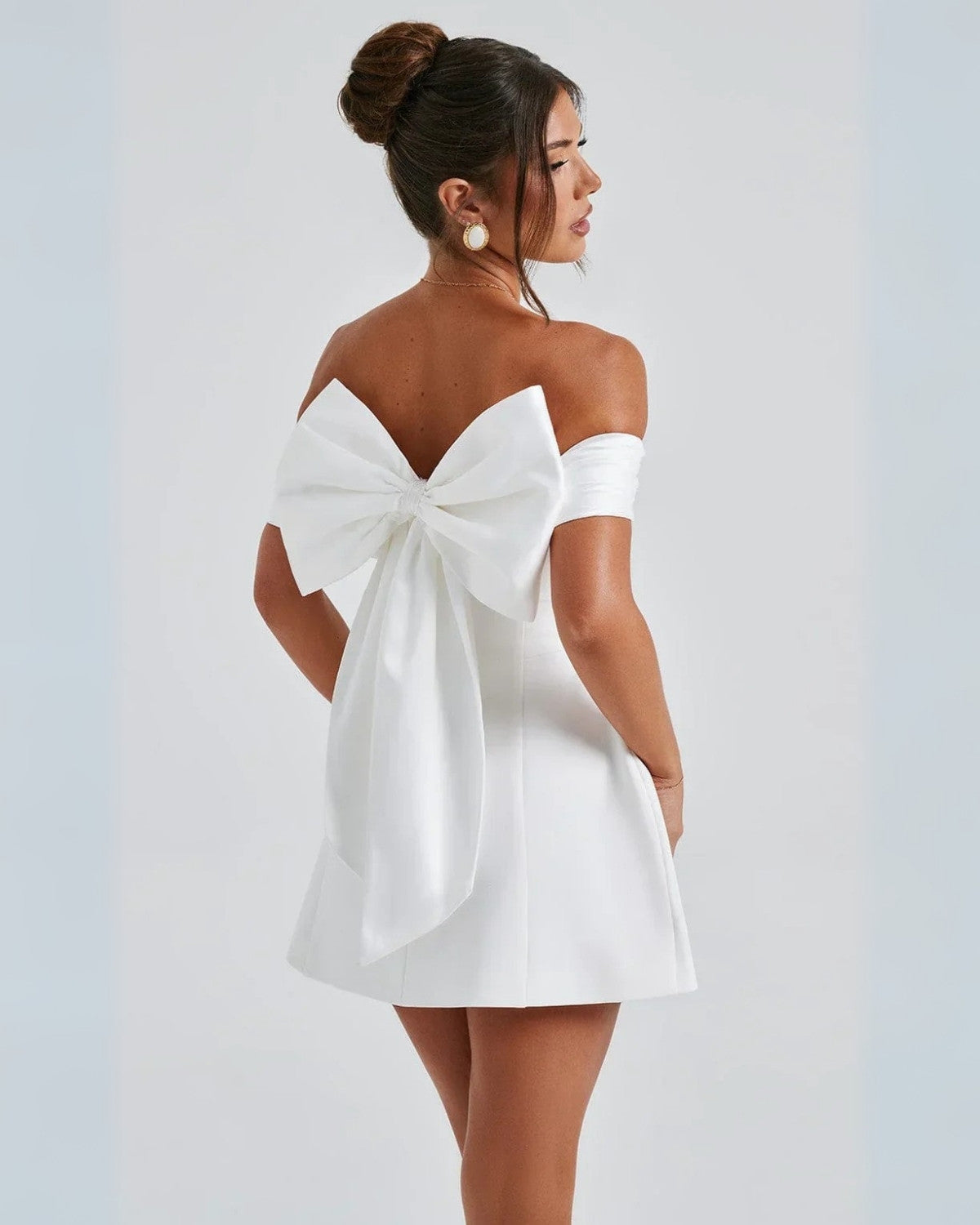Mini jurk met bardot halslijn en bubbelrok met strikdetail – Dames
