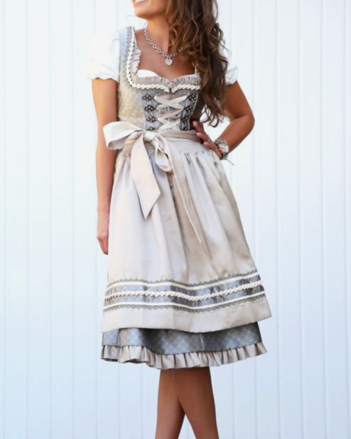 Stijlvolle Oktoberfest dirndl jurk met schort en blouse – Dames