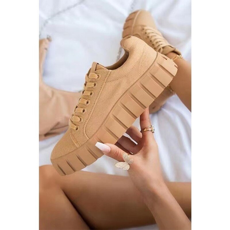 Stijlvolle lage sneakers met stevige zool en gewatteerde enkelkraag – Dames