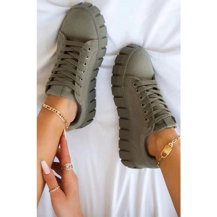 Stijlvolle lage sneakers met stevige zool en gewatteerde enkelkraag – Dames