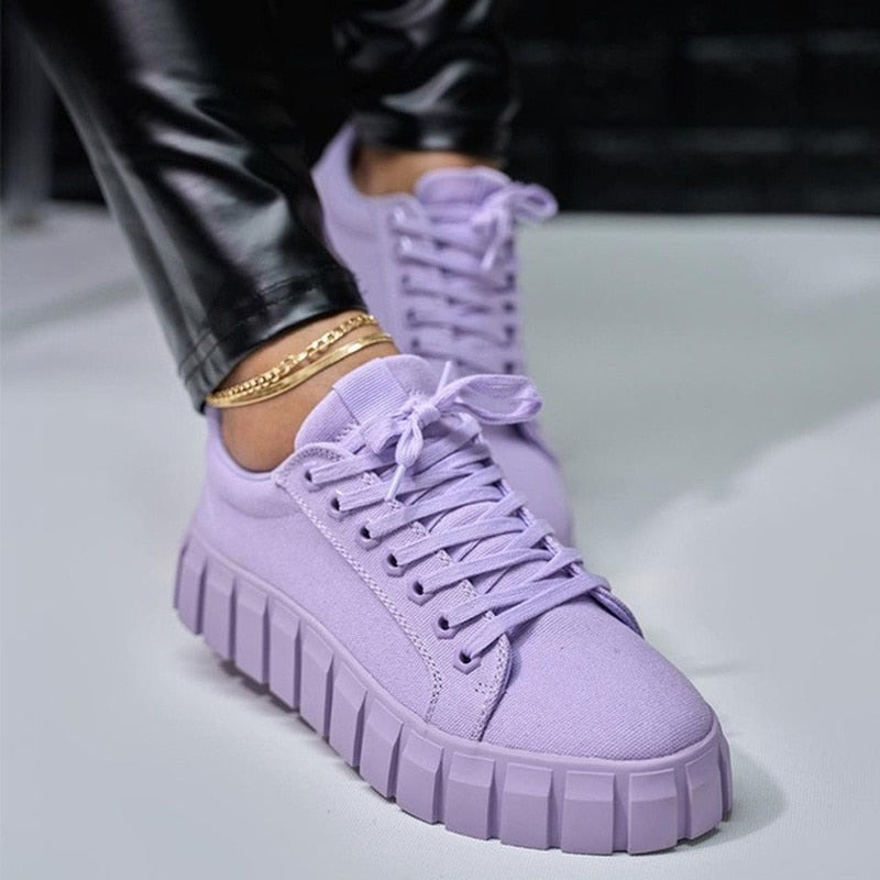 Stijlvolle lage sneakers met stevige zool en gewatteerde enkelkraag – Dames
