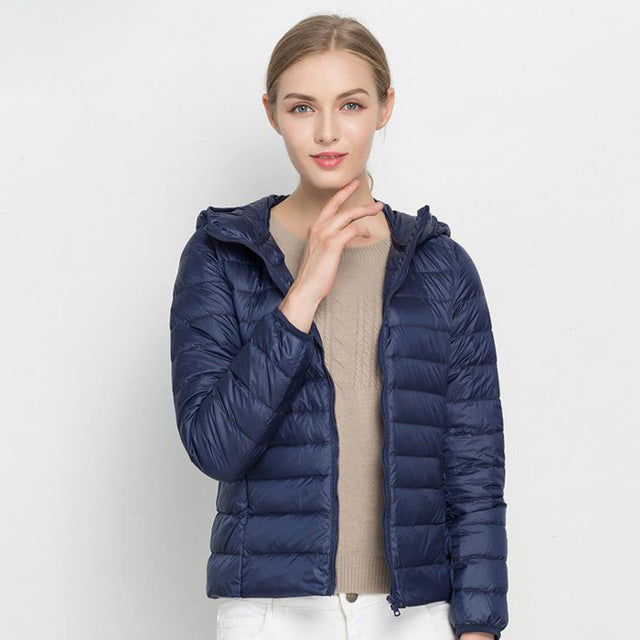 Lichte tussenjas met capuchon en donsvoering – Dames
