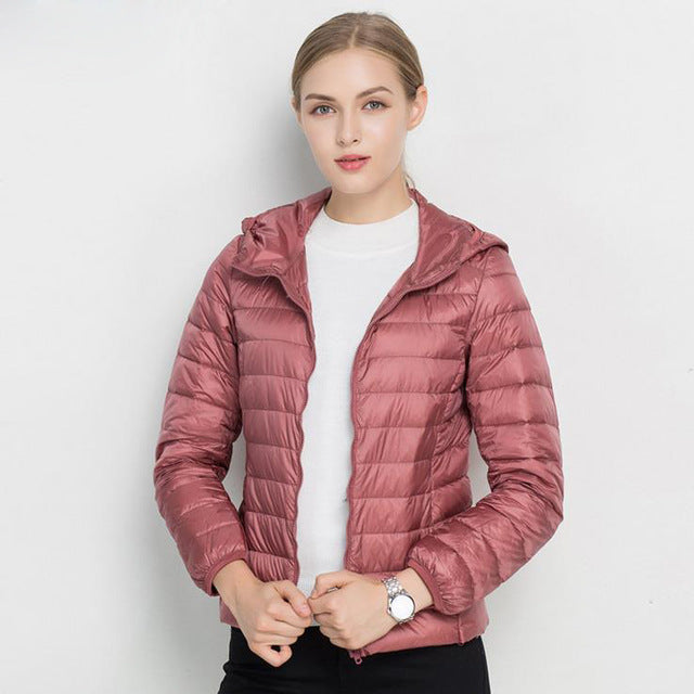 Lichte tussenjas met capuchon en donsvoering – Dames